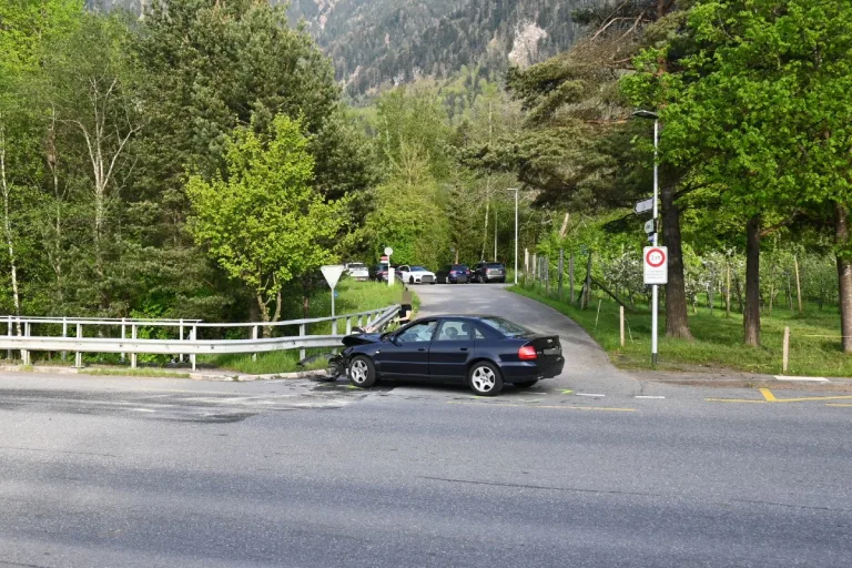 Triesen FL - Verletzung und Totalschaden bei Selbstunfall