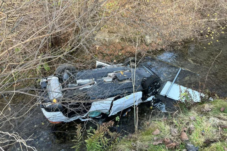 Kindberg ST – Fahrzeug überschlägt sich bei Unfall mit Traktor