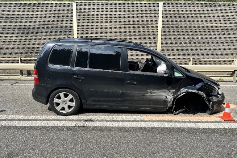 Liestal BL - Autofahrer verursacht Selbstunfall