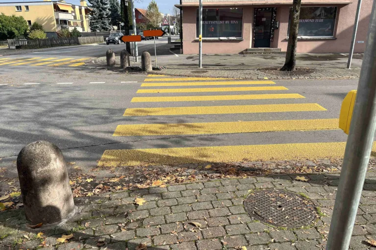 Widnau SG – Beim Abbiegen Fussgängerin auf Fussgängerstreifen mit Lieferwagen erfasst