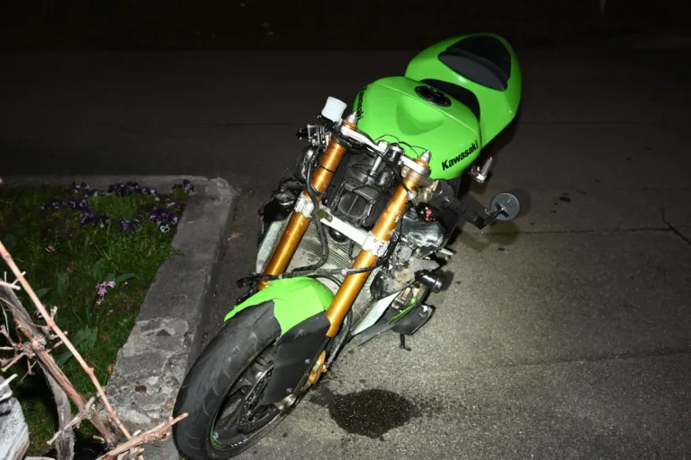  Gommiswald SG - Motorradfahrer nach Frontalkollision  mit Opel verletzt