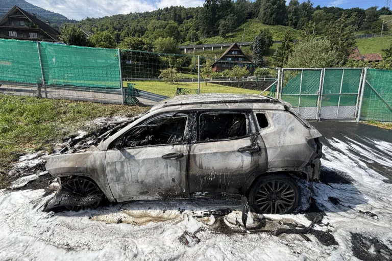 A4 Immensee SZ – Autobrand sorgt für Verkehrsbehinderungen