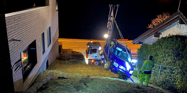 Oberägeri ZG - Fiat Panda rollt Hang hinunter