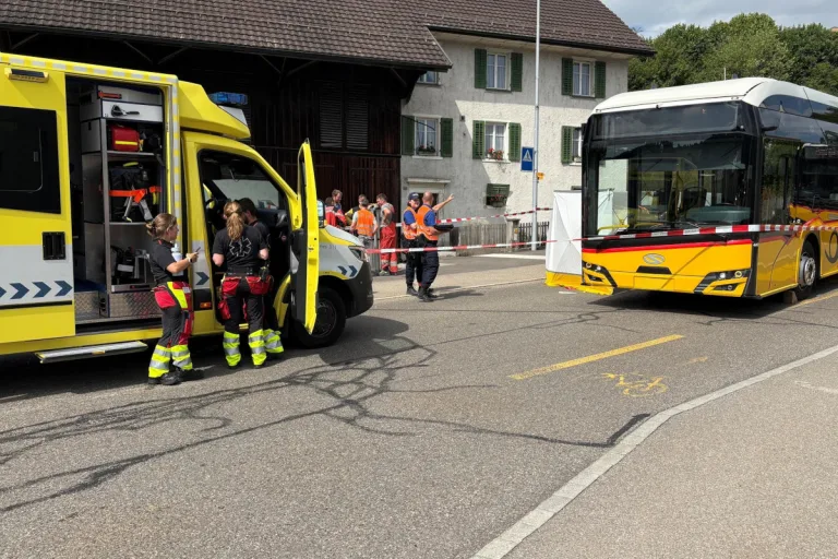 Birmensdorf ZH – Velofahrer stirbt bei Kollision mit Linienbus