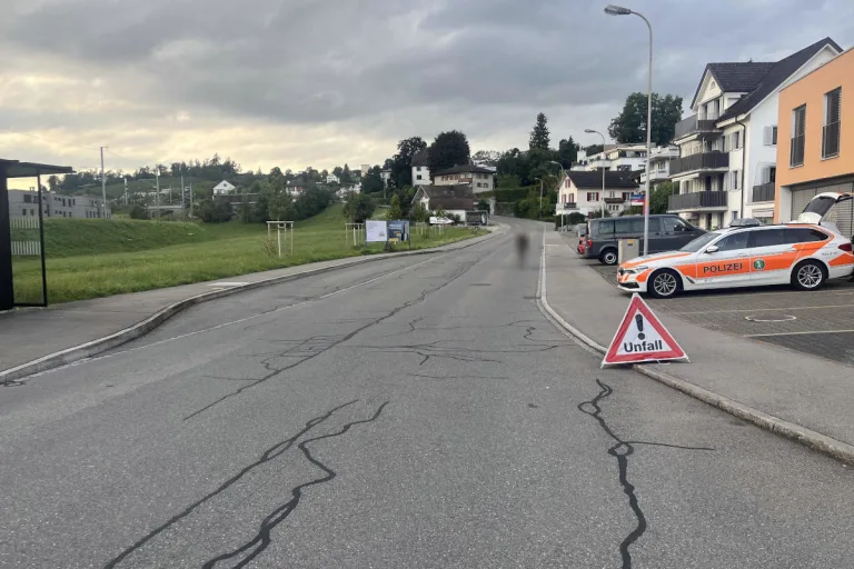 Rapperswil-Jona SG - Unfall zwischen Auto und E-Bike