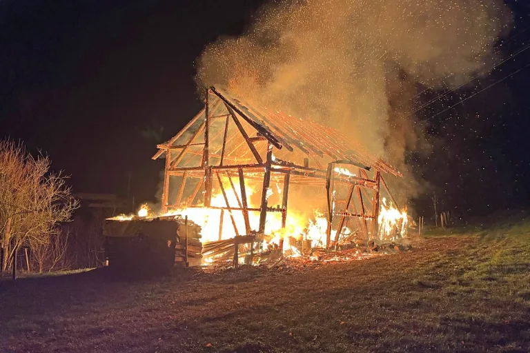 Vollbrand in Hergiswil bei Willisau LU - Holzschopf niedergebrannt – niemand verletzt