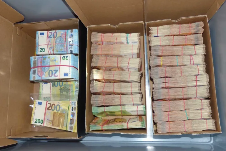 Freiburg - Drogenhändlerring zerschlagen