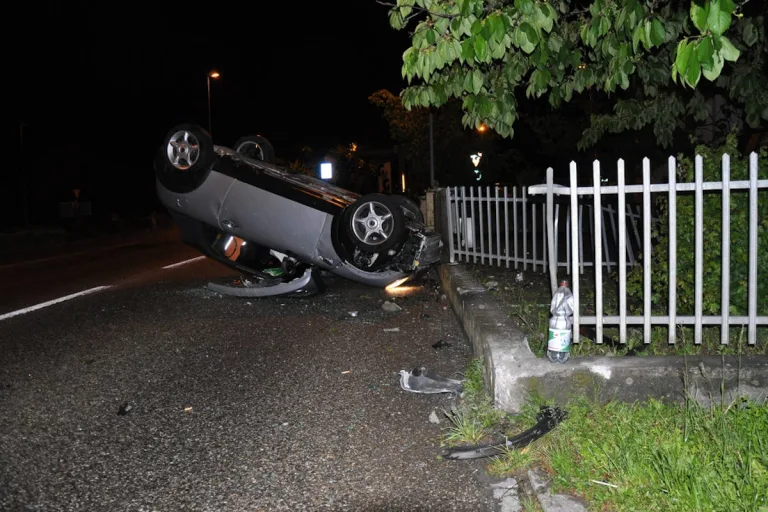 Grenchen SO – Auto bei Selbstunfall auf Dach gedreht – Lenkerin verletzt