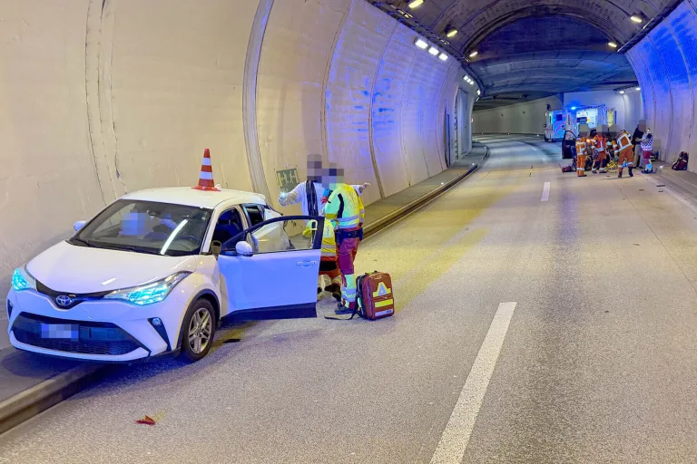 A2 Hergiswil NW – Schwerer Unfall im Kirchenwaldtunnel 