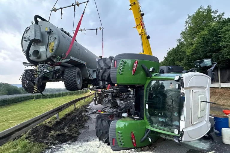 B313 in Espasingen BW - Jauchefass ausgelaufen 