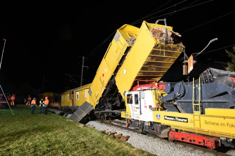 Cazis GR - Grosser Sachschaden bei Bahnunfall