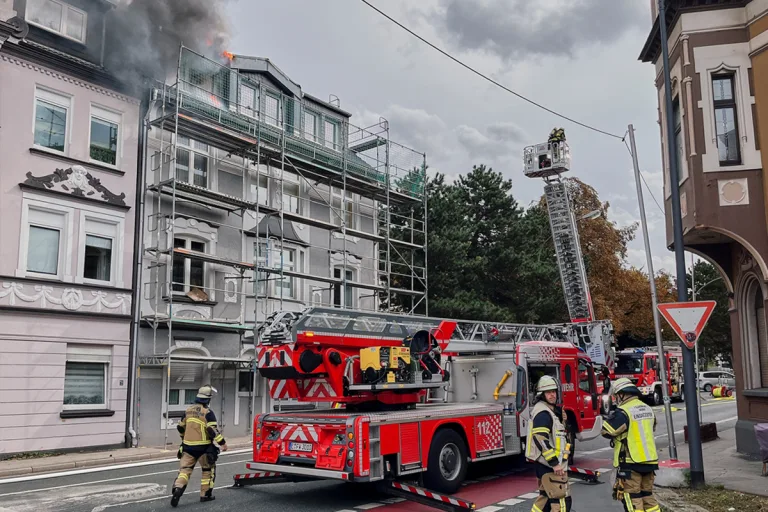 Essen NW – Gebäude nach Dachstuhlbrand unbewohnbar