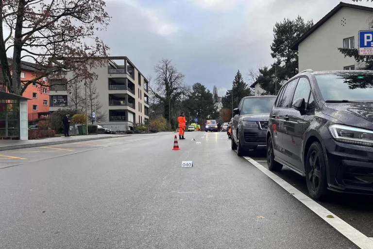 Rüschlikon ZH – 85-jährige Frau bei Unfall schwer verletzt