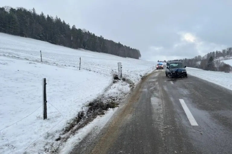 Bourrignon JU – Auto dreht sich bei Unfall um 180 Grad