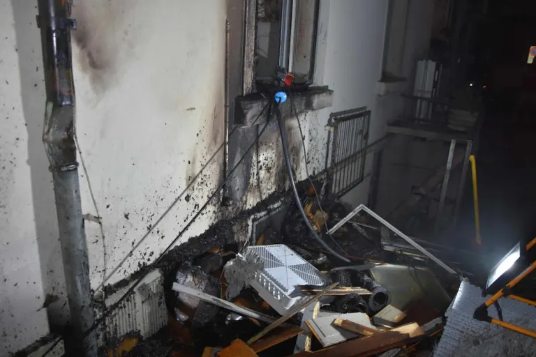 Rapperswil-Jona SG – Hausfassade in Brand geraten