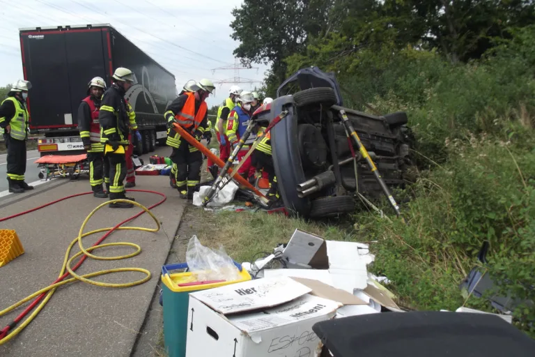 A45 Dortmund – Fahrbahn nach Unfall auf der Autobahn während des Einsatzes gesperrt