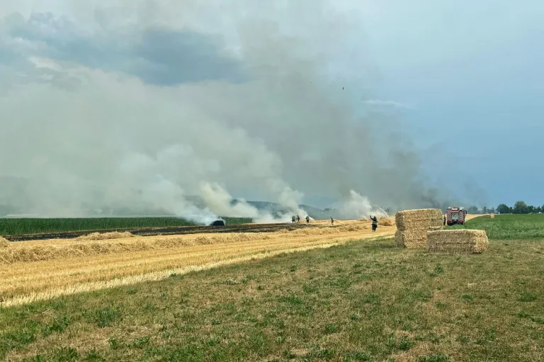 Mosen LU – Quaderballenpresse gerät in Brand