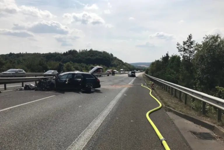 A64 Langsur-Mesenich – Schwerer Verkehrsunfall fordert 5 teils schwer verletzte Personen