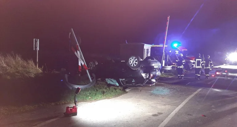 Alsfeld-Leusel – PKW von Zug erfasst