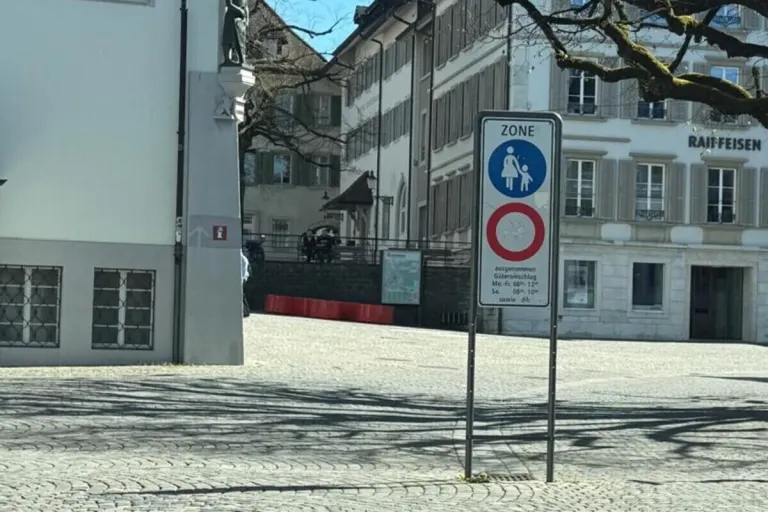 Zofingen AG – Vortritt für Fussgänger in Altstadt