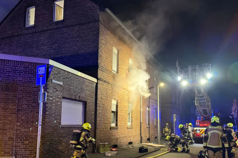 Gelsenkirchen NW – Mann stirbt bei Zimmerbrand in Wohnhaus
