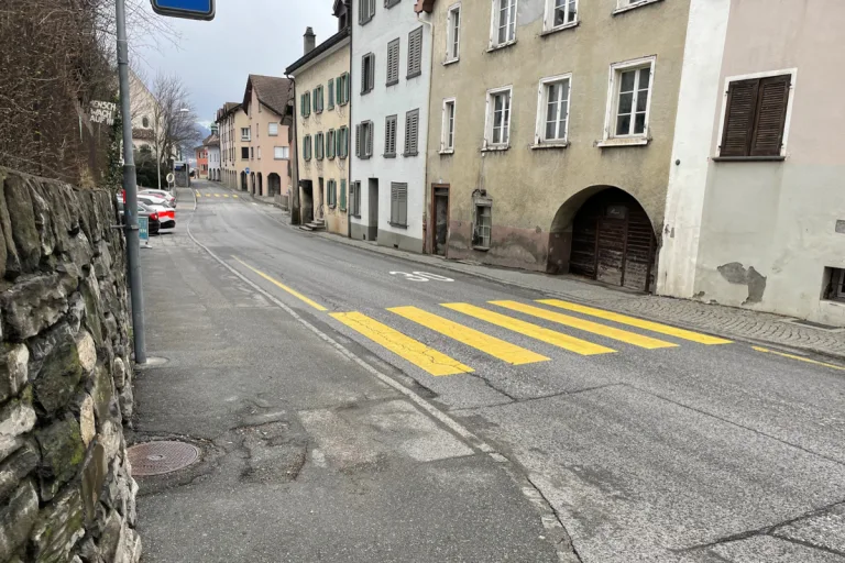 Zizers GR - 6-Jähriger am Fussgängerstreifen von Auto erfasst 