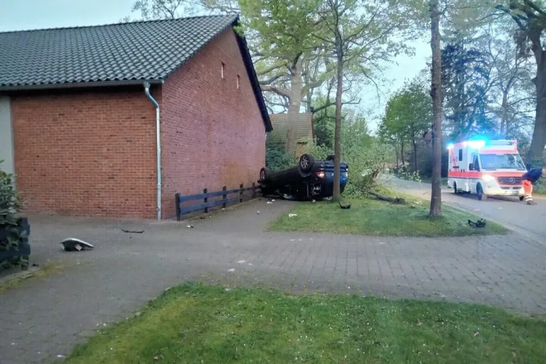 Stemmen NI - Autofahrer nach Unfall flüchtig 