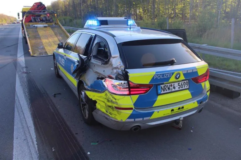 Legden - Streifenwagen auf der Autobahn gerammt