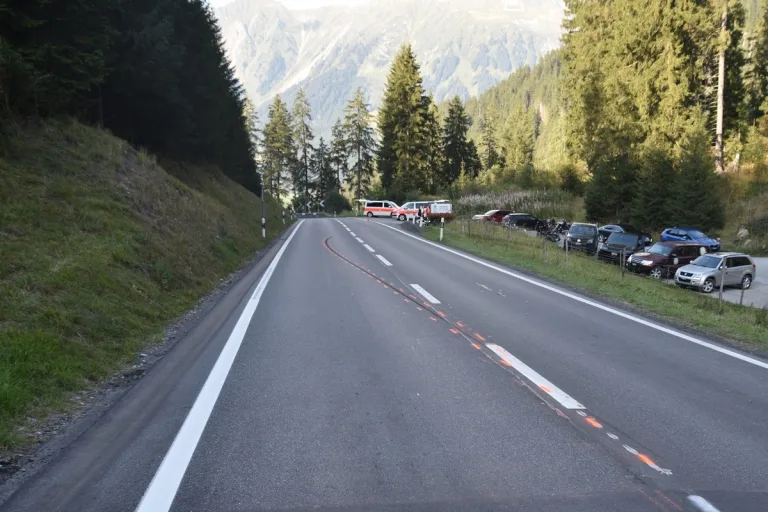 Unfall in Klosters GR - Motorradfahrer gestürzt 