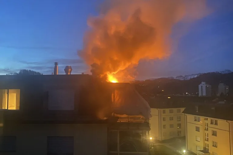  Gossau SG - Alle Bewohner wegen Balkonbrand evakuiert