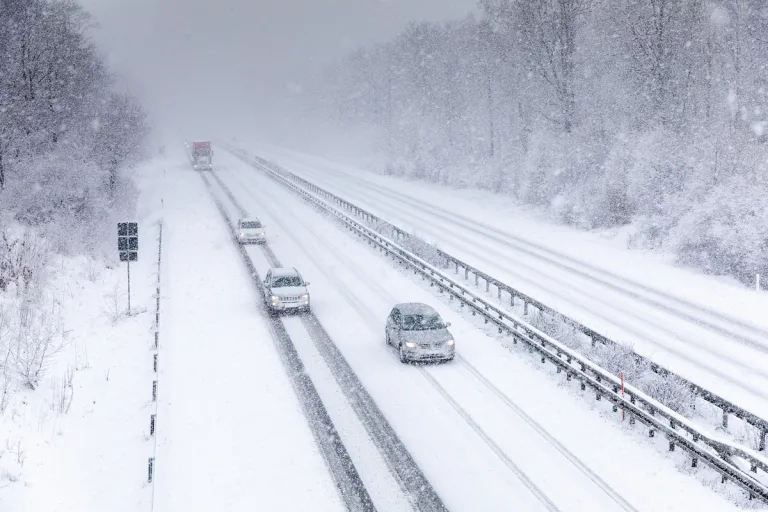Erhebliche Verkehrseinschränkungen und erhöhtes Stauaufkommen während der Weihnachtstage und dem Jahreswechsel 
