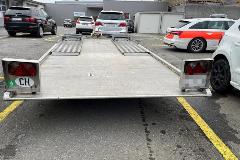 Maienfeld GR - Anhänger auf der A13 gelöst 
