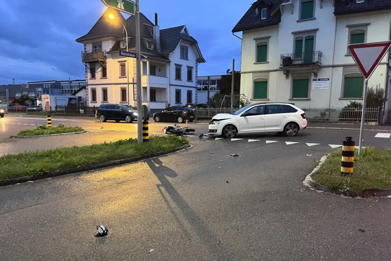 Wil SG – Zusammenstoss zwischen Auto und Motorrad