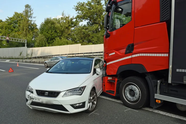 Luzern - Rückstau auf der Autobahn nach Unfall