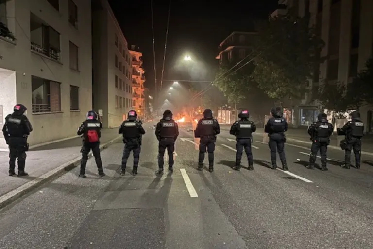 Lausanne VD – Ausschreitungen nach tödlichem Unfall eines Jugendlichen