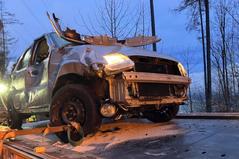 Filzbach GL - Unfall auf der Kerenzerbergstrasse wegen vereister Fahrbahn
