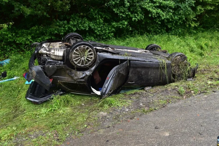 Wien/A1 – Auto bei Unfall mehrfach überschlagen - Vater alkoholisiert am Steuer