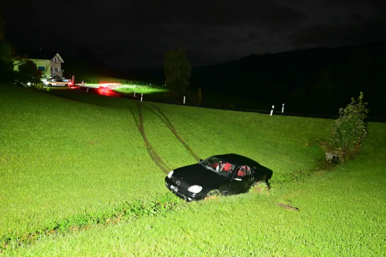 Ricken SG – Bei Unfall 40 Meter über Wiese geschleudert