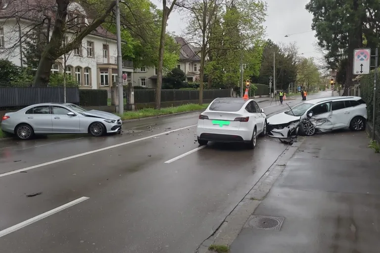 Zürich – Bellerivestrasse nach Unfall gesperrt