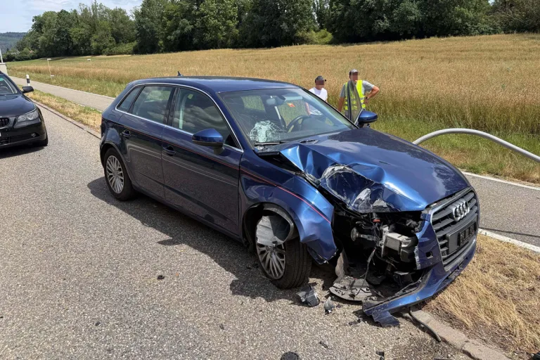 Murgenthal AG – Autofahrer prallt gegen Strassenlampe