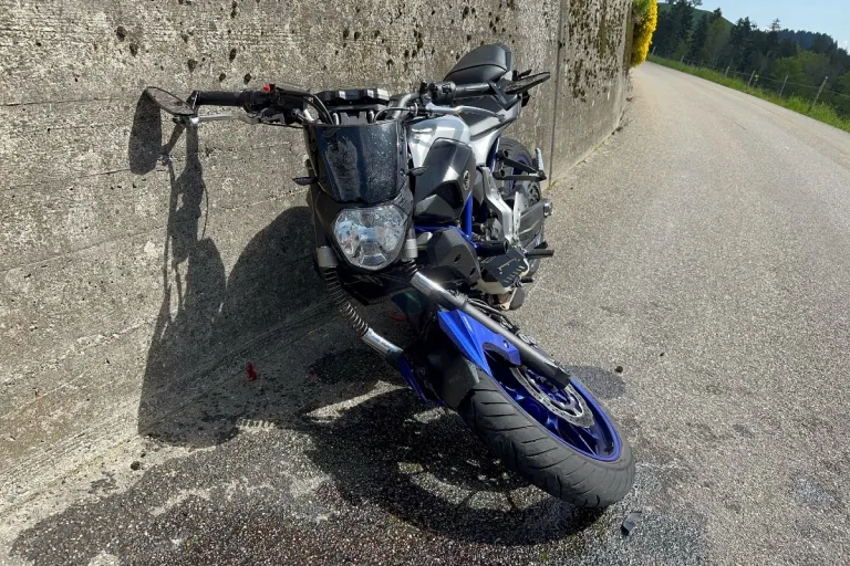 Unfall Urnäsch AR - Motorradfahrer verletzt sich nach Auffahrkollision