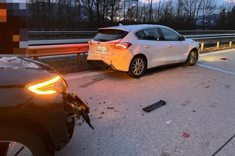 Lienz SG - Auffahrkollision auf Autobahn A13
