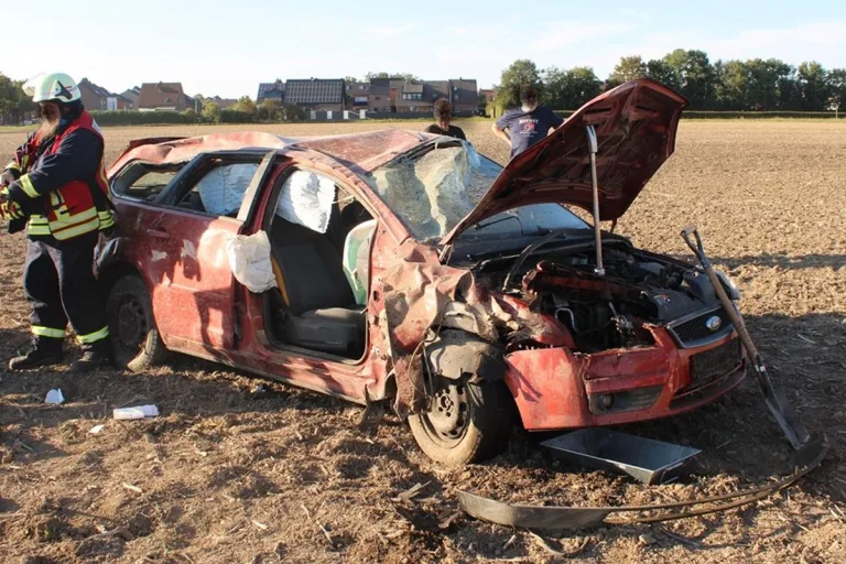 Niederzier NW – Alleinunfall mit Überschlag