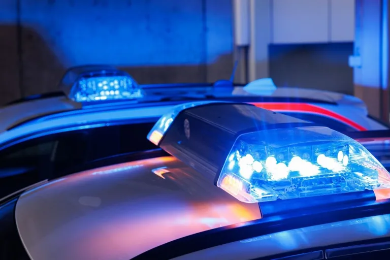 Karlsruhe - 27-Jährigen mit einem Messer attackiert und verletzt