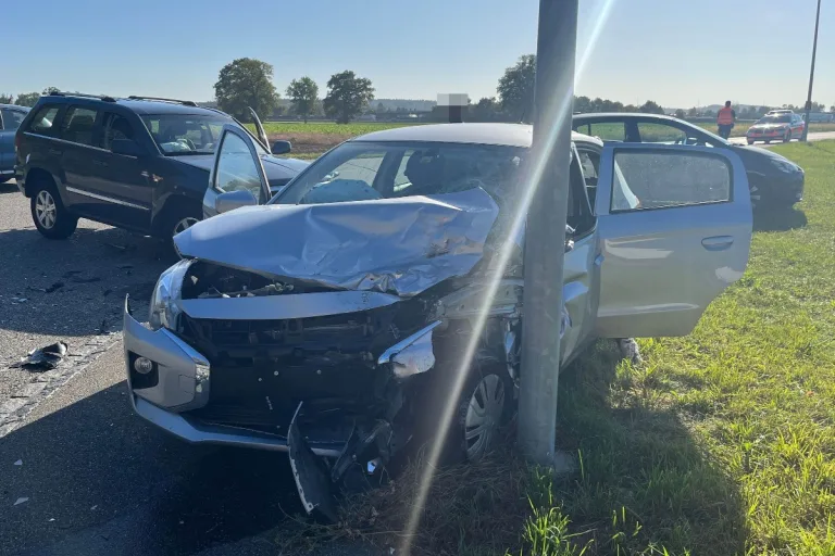Kanton Solothurn - SUV gerät in Härkingen auf Gegenfahrbahn - eine Person nach Frontalkollision schwer verletzt