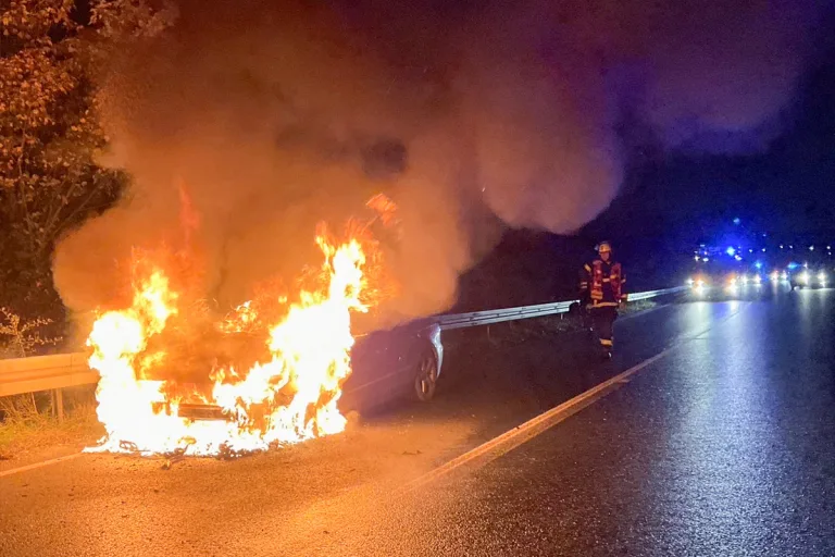 Dortmund NW – Auto brennt während der Fahrt