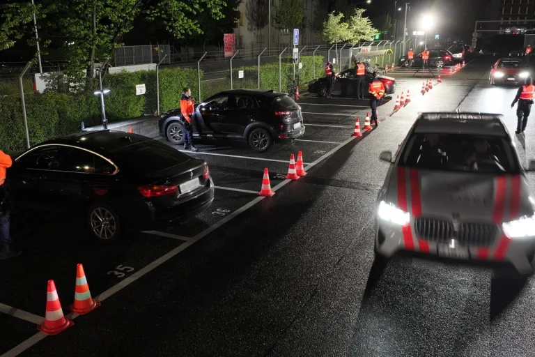 Verkehrskontrolle in Chur GR – 12 Fahrzeuge beanstandet