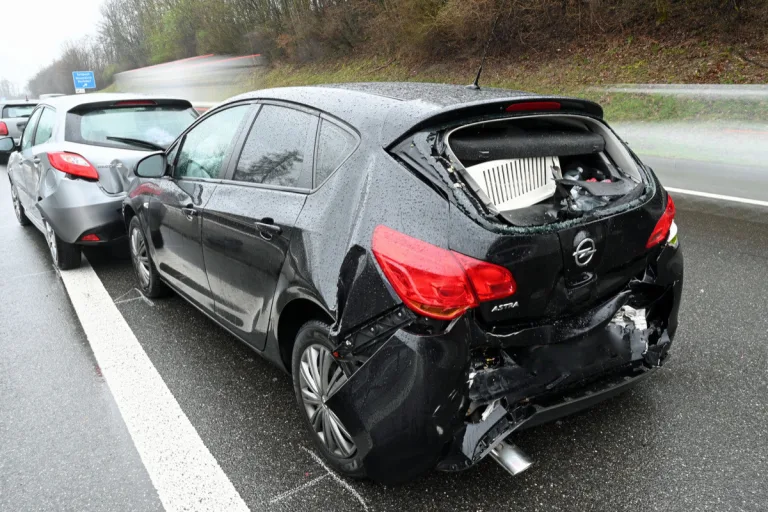 Sempach/A2 LU - Auffahrunfall fordert drei Verletzte 