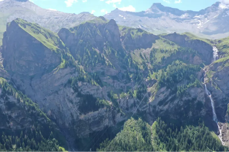 Tragischer Wanderunfall in Adelboden BE - Mann abgestürzt und verstorben