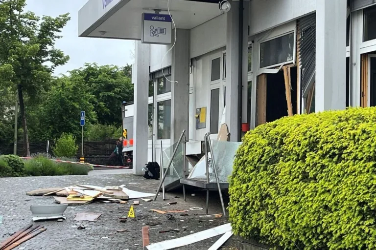 Laufen BL - Bankomaten gesprengt